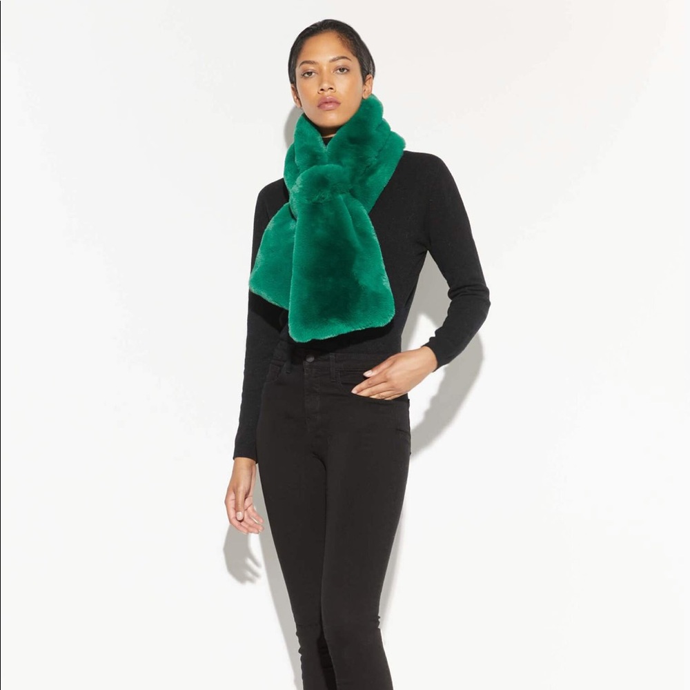Apparis scarf